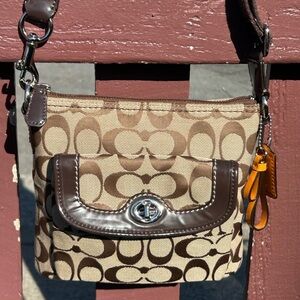 COACH PARK SIGNATURE SWINGPACK 
SILVER/KHAKI/MAHOGANY TURNLOCK POCKET